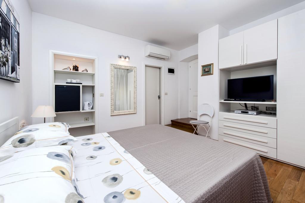 Corte Dei Merli Suite & Room Ρόβινι Δωμάτιο φωτογραφία